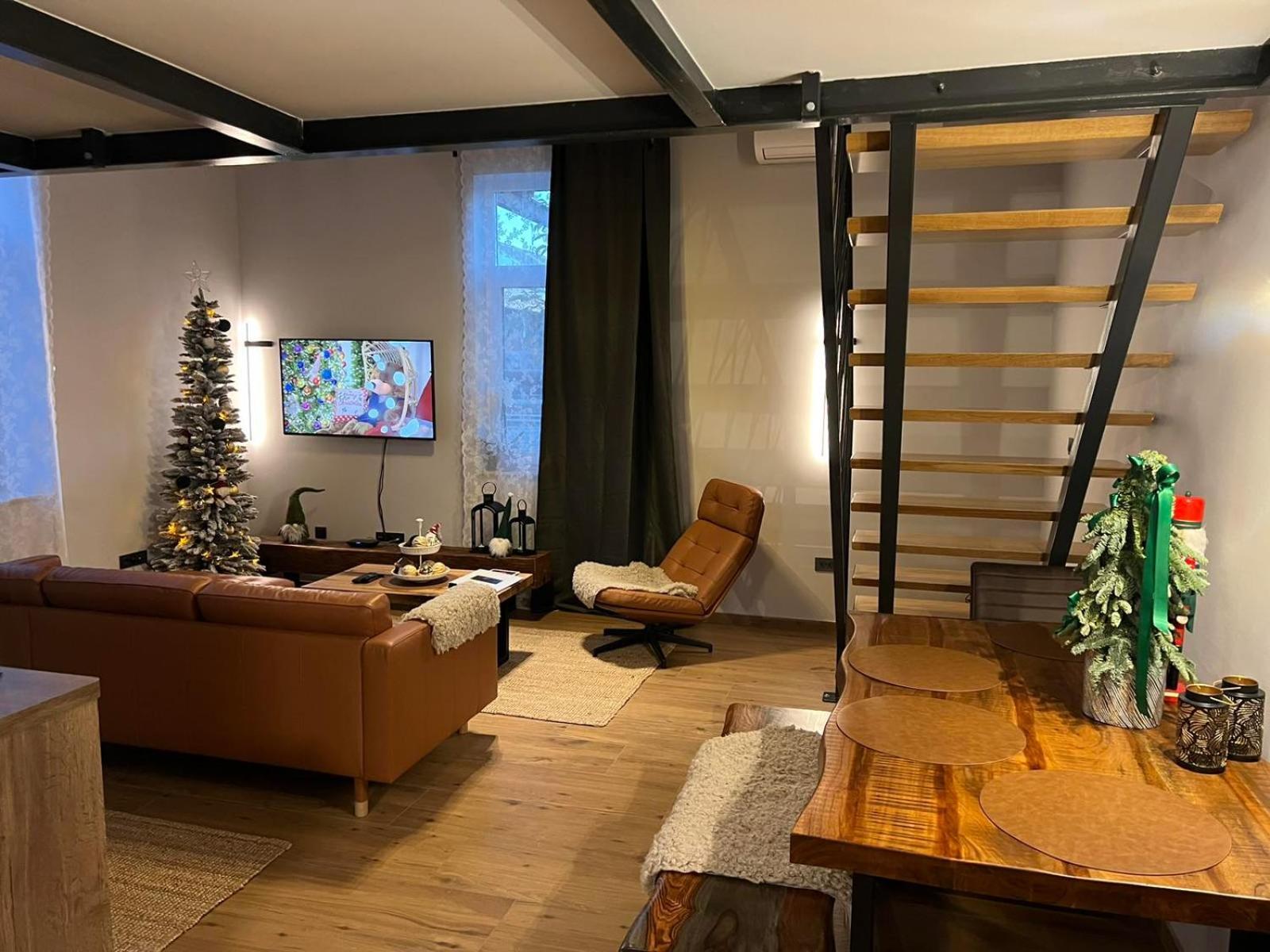 Saturn Apartment *